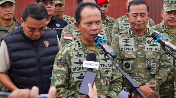 Tentara Nasional Indonesia Angkatan Laut Selidiki Pengiriman 25 Kontainer Mineral Diduga Radioaktif di Batam